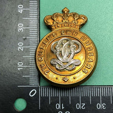 Charger l'image dans la galerie, Original Victorian British Army Cap Badge - 7th Queen's Own Hussars - The Militaria Shop