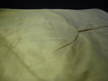 Load image into Gallery viewer, Original WW2 British Army Gunners Winter White Gloves - The Militaria Shop