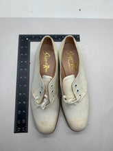 Load image into Gallery viewer, Original WW2 British Army Women's White Summer Shoes - ATS WAAF - Size 240 - The Militaria Shop