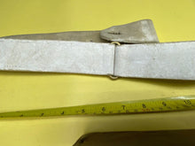Lade das Bild in den Galerie-Viewer, Original British Army White Buff Leather Guards Belt Approx 30" Waist - The Militaria Shop