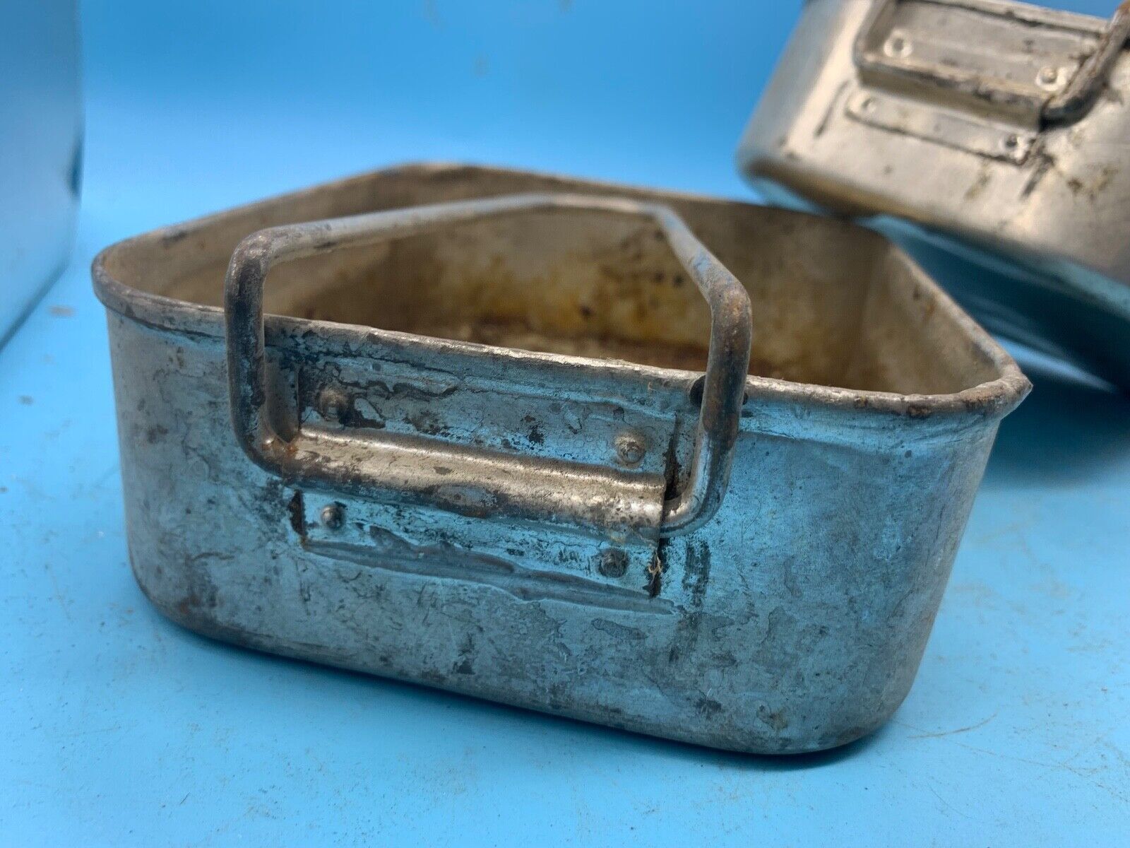 Original WW2 British Army Soldiers Mess Tin Set - Two Piece - Fold Out Handles - The Militaria Shop