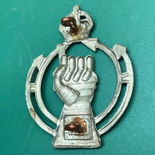 Load image into Gallery viewer, Original WW2 British Army Cap Badge - Royal Armoured Corps - Kings Crown - The Militaria Shop