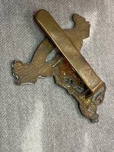 Lade das Bild in den Galerie-Viewer, Original British Army WW1 / WW2 Royal Army Pay Corps Cap Badge - The Militaria Shop