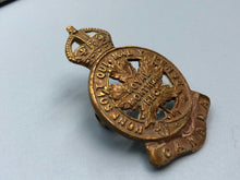 Charger l'image dans la galerie, Genuine WW2 Canadian Army Royal Montreal Regiment Cap Badge - The Militaria Shop