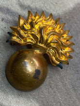 Load image into Gallery viewer, Original WW1 / WW2 British Army - Grenadier Guards Cap Badge - The Militaria Shop