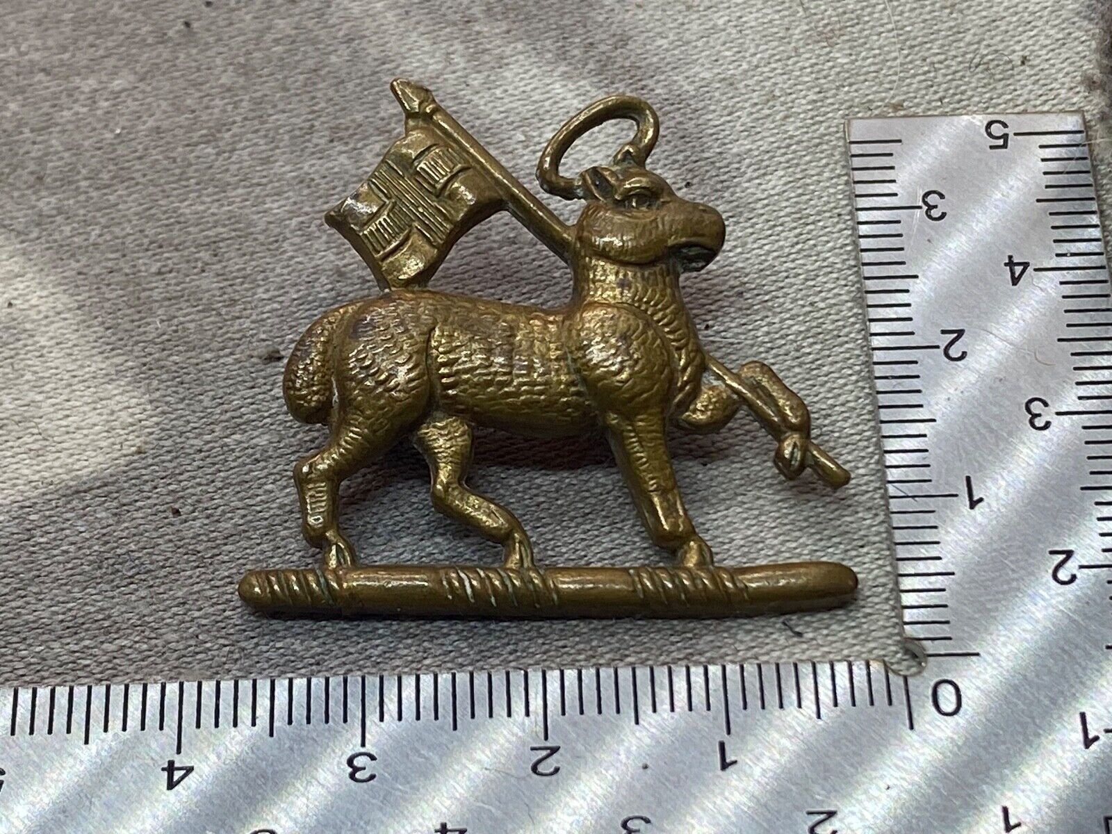 Original WW1 / WW2 British Army - Queen's West Surrey Regiment Collar Badge - The Militaria Shop