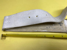 Lade das Bild in den Galerie-Viewer, Original British Army White Buff Leather Guards Belt - The Militaria Shop