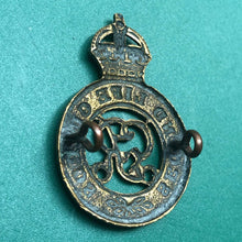 Load image into Gallery viewer, Original WW1 British Army Second Life Guards Cap Badge George V - The Militaria Shop