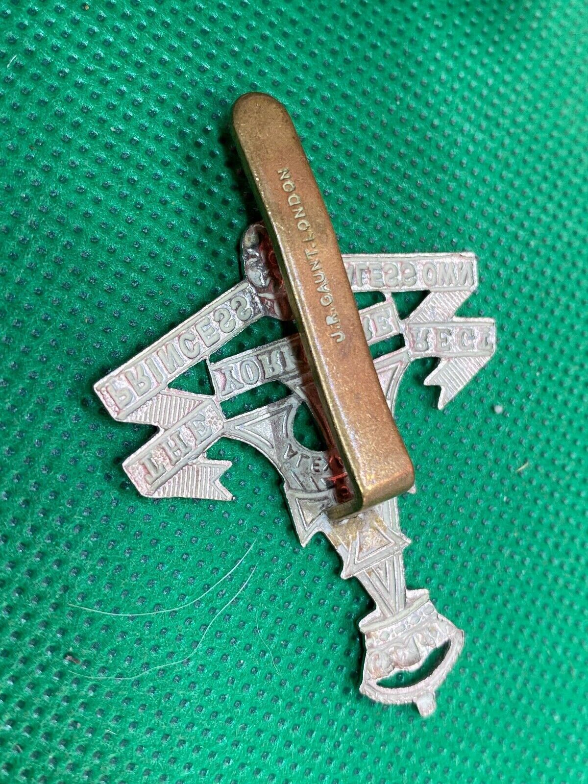 WW1 / WW2 British Army Princess of Wales's Own Yorkshire Regiment Cap Badge - The Militaria Shop