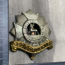 Lade das Bild in den Galerie-Viewer, Original WW1 British Army Bedfordshire Regiment Cap Badge - The Militaria Shop