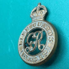 Load image into Gallery viewer, Original WW1 British Army 1st & 2nd Life Guards Cap Badge George V - The Militaria Shop
