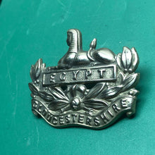 Load image into Gallery viewer, Original WW1/WW2 British Army Gloucestershire Regiment Cap Badge - The Militaria Shop