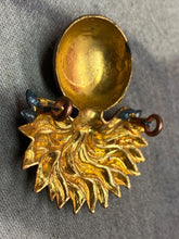 Load image into Gallery viewer, Original WW1 / WW2 British Army - Grenadier Guards Cap Badge - The Militaria Shop