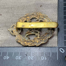 Charger l'image dans la galerie, Original WW2 British Army Royal Armoured Corps Cap Badge - The Militaria Shop