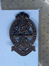 Load image into Gallery viewer, Original British Army Princess of Wales's Yorkshire Regiment Bronze Cap Bad - The Militaria Shop
