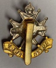 Charger l'image dans la galerie, WW1 / WW2 British Army - Notts & Derby white metal and brass cap badge. - The Militaria Shop