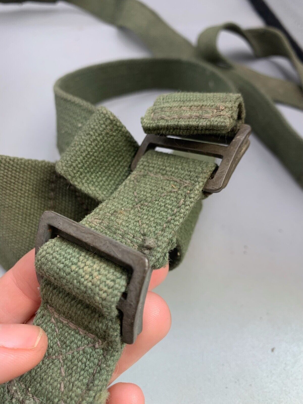 Original WW2 British Army 44 Pattern Shoulder Strap - 1945 Dated - The Militaria Shop