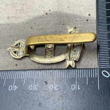 Load image into Gallery viewer, Original WW2 British Army 22nd Dragoon Guards Cap Badge - King's Crown - The Militaria Shop