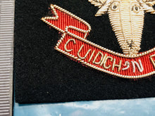 Lade das Bild in den Galerie-Viewer, British Army Bullion Embroidered Blazer Badge - Queen's Own Highland Regime - The Militaria Shop