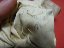 Charger l'image dans la galerie, Original WW2 British Army Gunners Winter White Gloves - Dated 1942 - The Militaria Shop