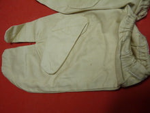 Charger l'image dans la galerie, Original WW2 British Army Gunners Winter White Gloves - Dated 1942 - The Militaria Shop