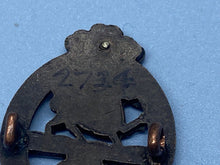 Load image into Gallery viewer, Original British Army Princess of Wales's Yorkshire Regiment Bronze Cap Bad - The Militaria Shop