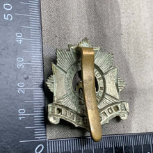 Lade das Bild in den Galerie-Viewer, Original WW1 British Army Bedfordshire Regiment Cap Badge - The Militaria Shop