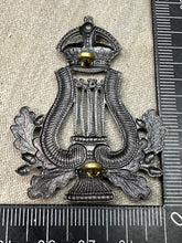 Load image into Gallery viewer, Original WW2 British Army Musicians Cap Badge - The Militaria Shop