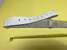 Lade das Bild in den Galerie-Viewer, Original British Army White Buff Leather Guards Belt Approx 30" Waist - The Militaria Shop
