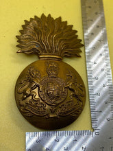 Charger l'image dans la galerie, Original British Army Queen's Crown Royal Scots Fusiliers Glengarry Badge - The Militaria Shop