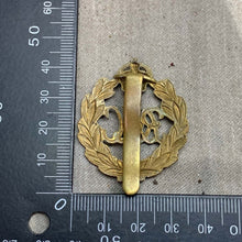 Load image into Gallery viewer, Original WW2 British Army Royal Armoured Corps Cap Badge - The Militaria Shop