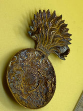 Lade das Bild in den Galerie-Viewer, Original British Army King's Crown Royal Scots Fusiliers Glengarry Badge - The Militaria Shop
