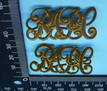Load image into Gallery viewer, WW1 British Army Royal Army Pay Corps RAPC Original Brass Shoulder Titles. - The Militaria Shop