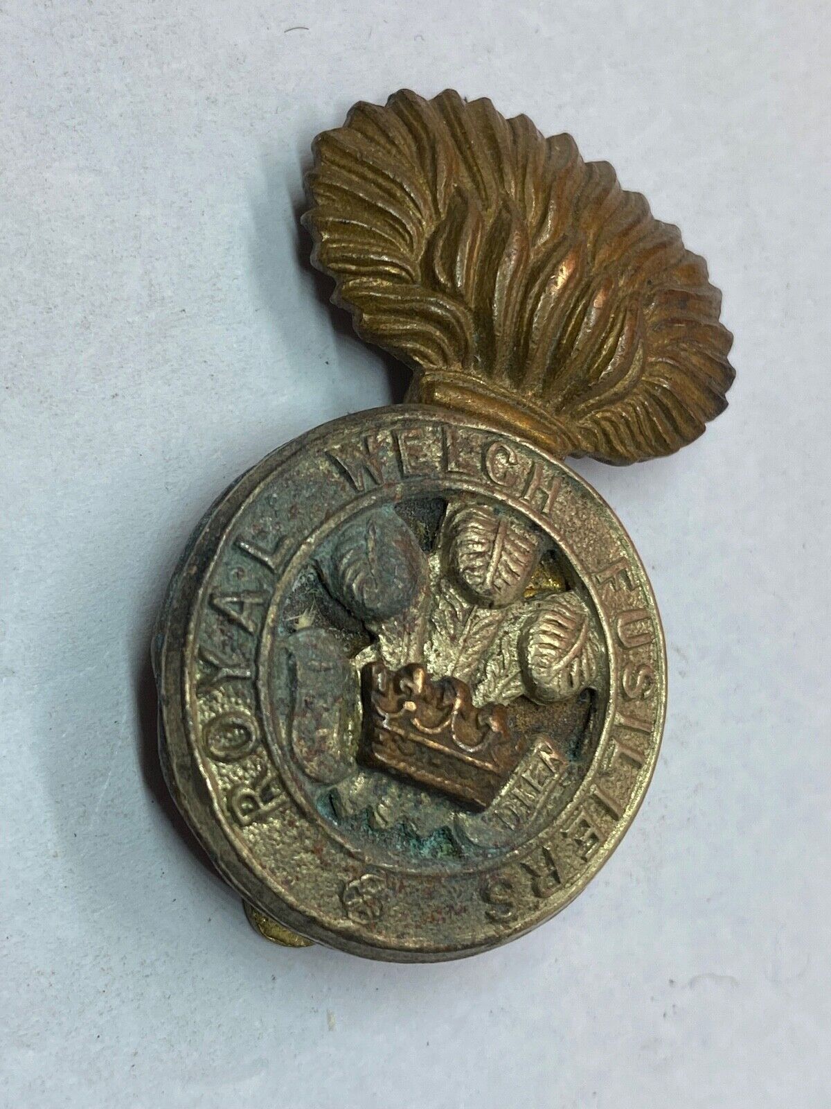 Original WW1 / WW2 British Army Royal Welsh Fusiliers Regiment Cap Badge - The Militaria Shop