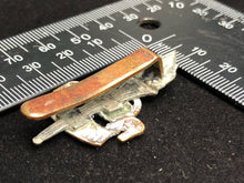 Charger l'image dans la galerie, Original WW2 British Army Royal Army Education Corps RAEC Cap Badge - The Militaria Shop