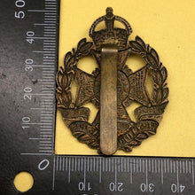 Load image into Gallery viewer, Original WW1 British Army 7th/ 8th Battalions West Yorkshire Regiment Cap Badge - The Militaria Shop