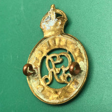 Load image into Gallery viewer, Original WW1 British Army Second Life Guards Cap Badge George V - The Militaria Shop
