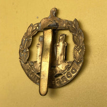 Load image into Gallery viewer, Original WW2 British Army Dorsetshire Regiment Cap Badge - The Militaria Shop