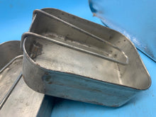 Lade das Bild in den Galerie-Viewer, Original WW2 British Army Soldiers Mess Tin Set - Two Piece - Fold Out Handles - The Militaria Shop