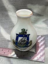 Lade das Bild in den Galerie-Viewer, Original Vintage Crested China Ware Vase - Ryde - Isle of Wight - The Militaria Shop