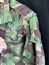 Charger l'image dans la galerie, Original British Army 1968 68 Pattern DPM Combat Jacket Smock - 40" Chest - The Militaria Shop