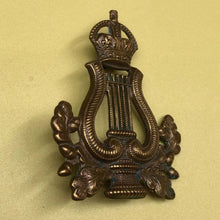 Load image into Gallery viewer, Original WW2 British Army Musicians Cap Badge - The Militaria Shop