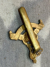 Lade das Bild in den Galerie-Viewer, Original British Army WW1 / WW2 Army Pay Corps Cap Badge - The Militaria Shop