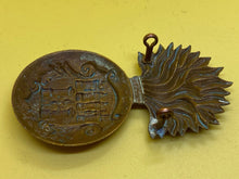 Charger l'image dans la galerie, Original British Army Victorian Royal Dublin Fusiliers Glengarry Badge - The Militaria Shop