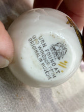 Lade das Bild in den Galerie-Viewer, Original Vintage Crested China Ware Jug - Isle of Wight - The Militaria Shop