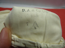 Charger l'image dans la galerie, Original WW2 British Army Gunners Winter White Gloves - Dated 1941 - The Militaria Shop