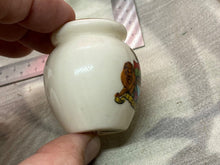 Lade das Bild in den Galerie-Viewer, Original Vintage Crested China Ware Vase - COWES - Isle of Wight - The Militaria Shop