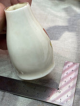 Lade das Bild in den Galerie-Viewer, Original Vintage Crested China Ware Jug, Isle of Wight - The Militaria Shop