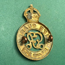 Load image into Gallery viewer, Original WW1 British Army 1st & 2nd Life Guards Cap Badge George V - The Militaria Shop