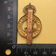 Load image into Gallery viewer, Original WW2 British Army Cap Badge - Hertfordshire Regiment - The Militaria Shop